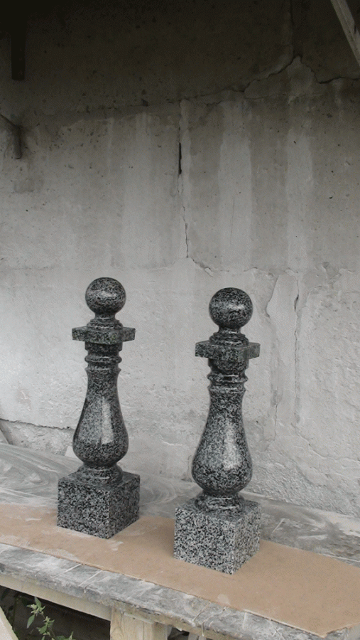 Балясины и шарики из гранита Покостовский