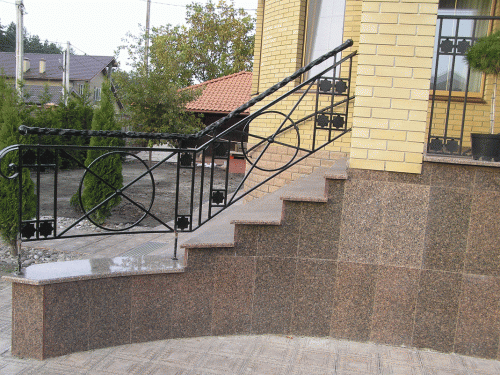 Гранит Васильевский использовали для облицовки фасада